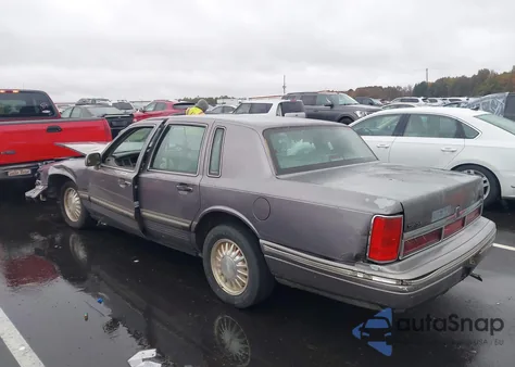 1995 Lincoln Town Car Signature/Spinnaker из США, поврежденный, VIN 1LNLM82W4SY754004